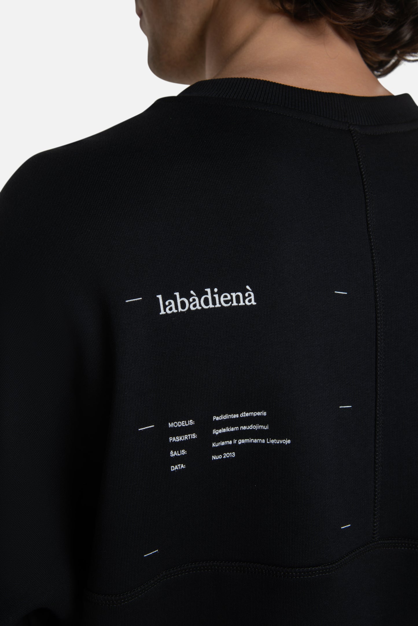 labàdienà Padidintas džemperis